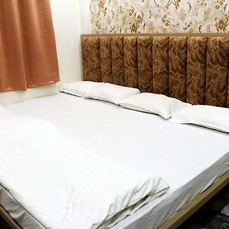Hotel Malay Inn Uddzsaín Kültér fotó
