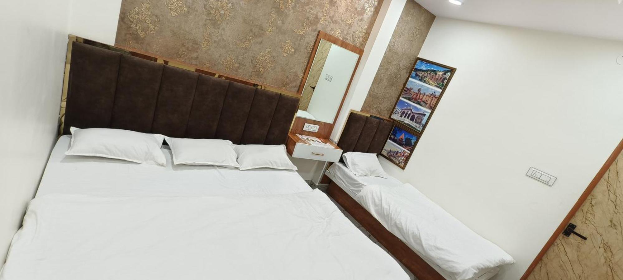 Hotel Malay Inn Uddzsaín Kültér fotó