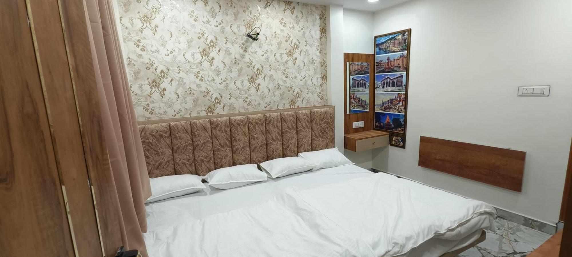 Hotel Malay Inn Uddzsaín Kültér fotó
