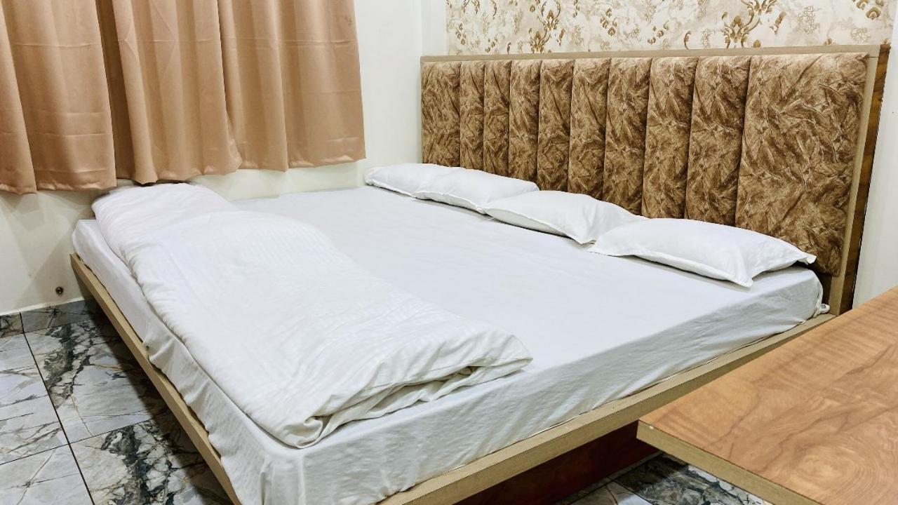 Hotel Malay Inn Uddzsaín Kültér fotó