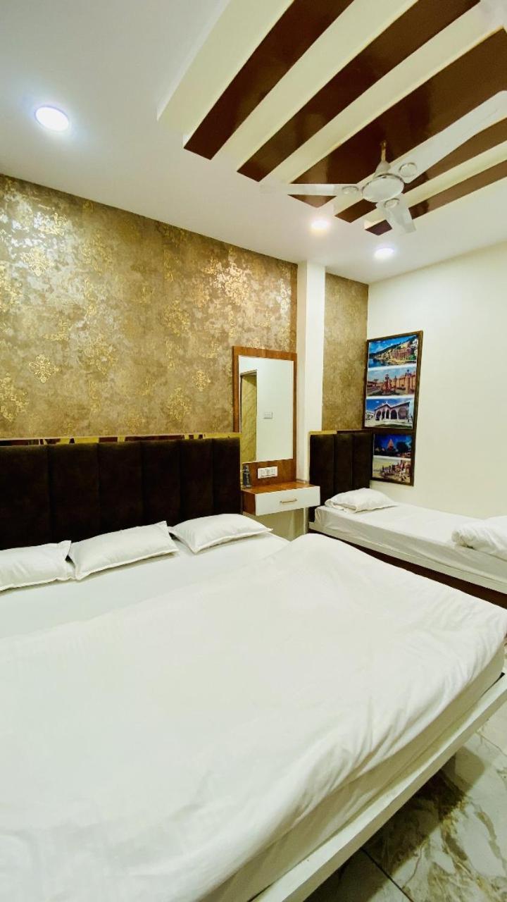 Hotel Malay Inn Uddzsaín Kültér fotó