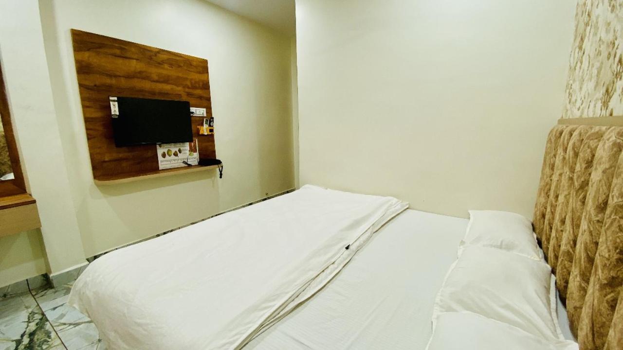 Hotel Malay Inn Uddzsaín Kültér fotó