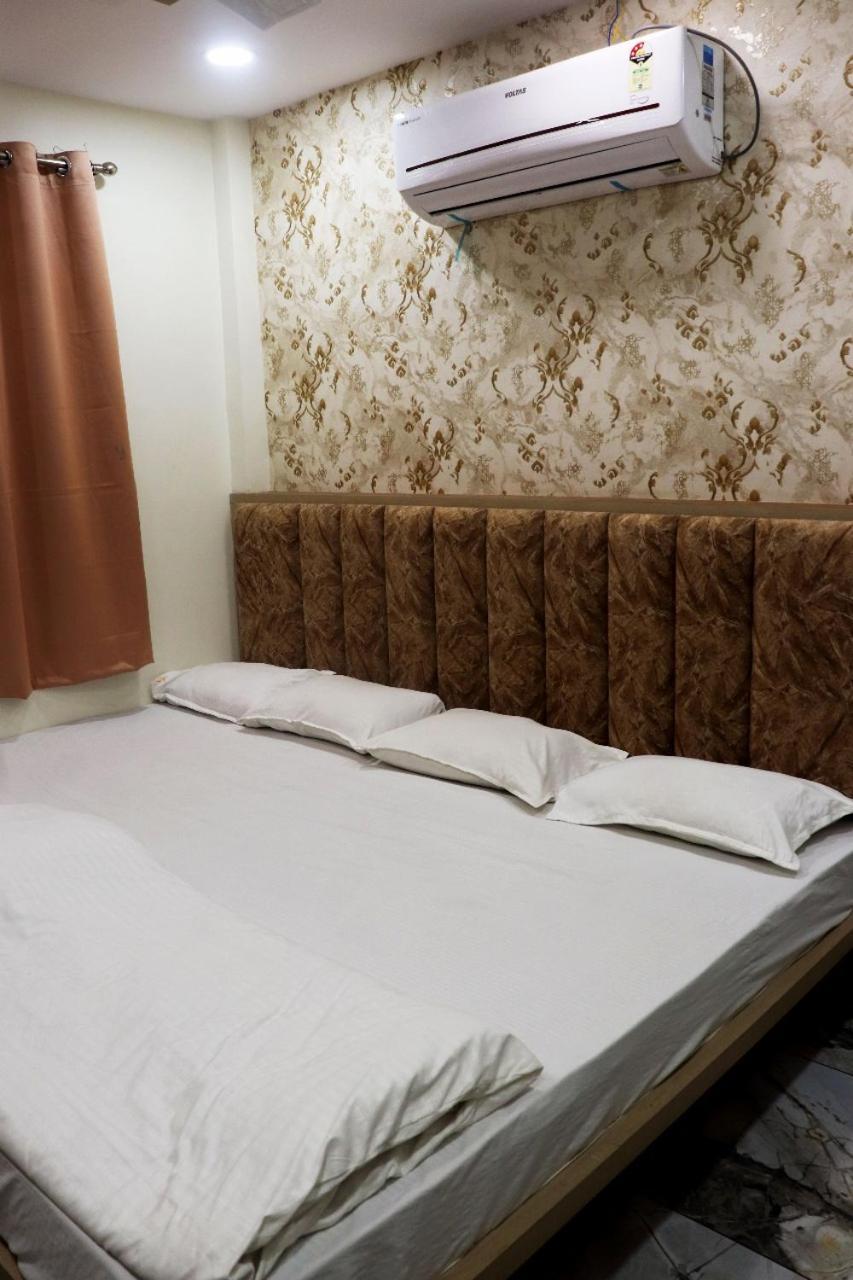 Hotel Malay Inn Uddzsaín Kültér fotó
