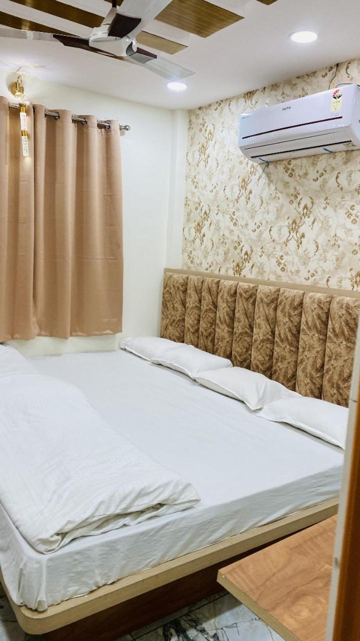 Hotel Malay Inn Uddzsaín Kültér fotó