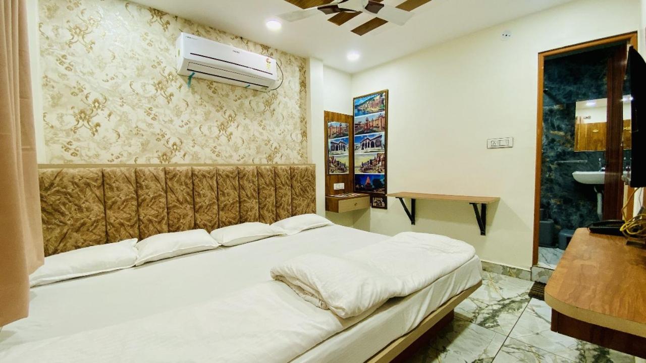 Hotel Malay Inn Uddzsaín Kültér fotó