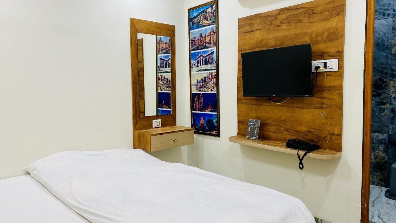 Hotel Malay Inn Uddzsaín Kültér fotó