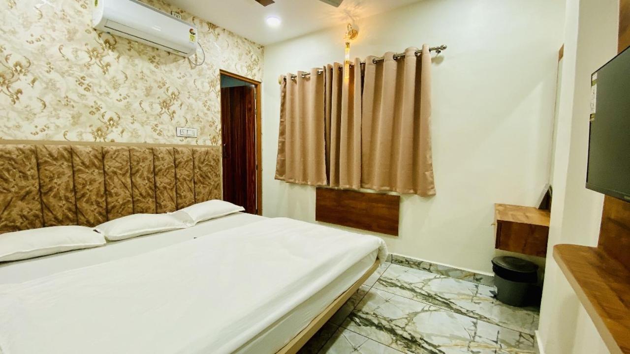 Hotel Malay Inn Uddzsaín Kültér fotó