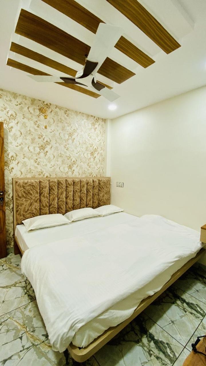 Hotel Malay Inn Uddzsaín Kültér fotó