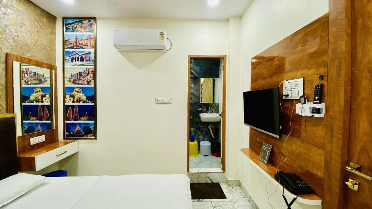 Hotel Malay Inn Uddzsaín Kültér fotó