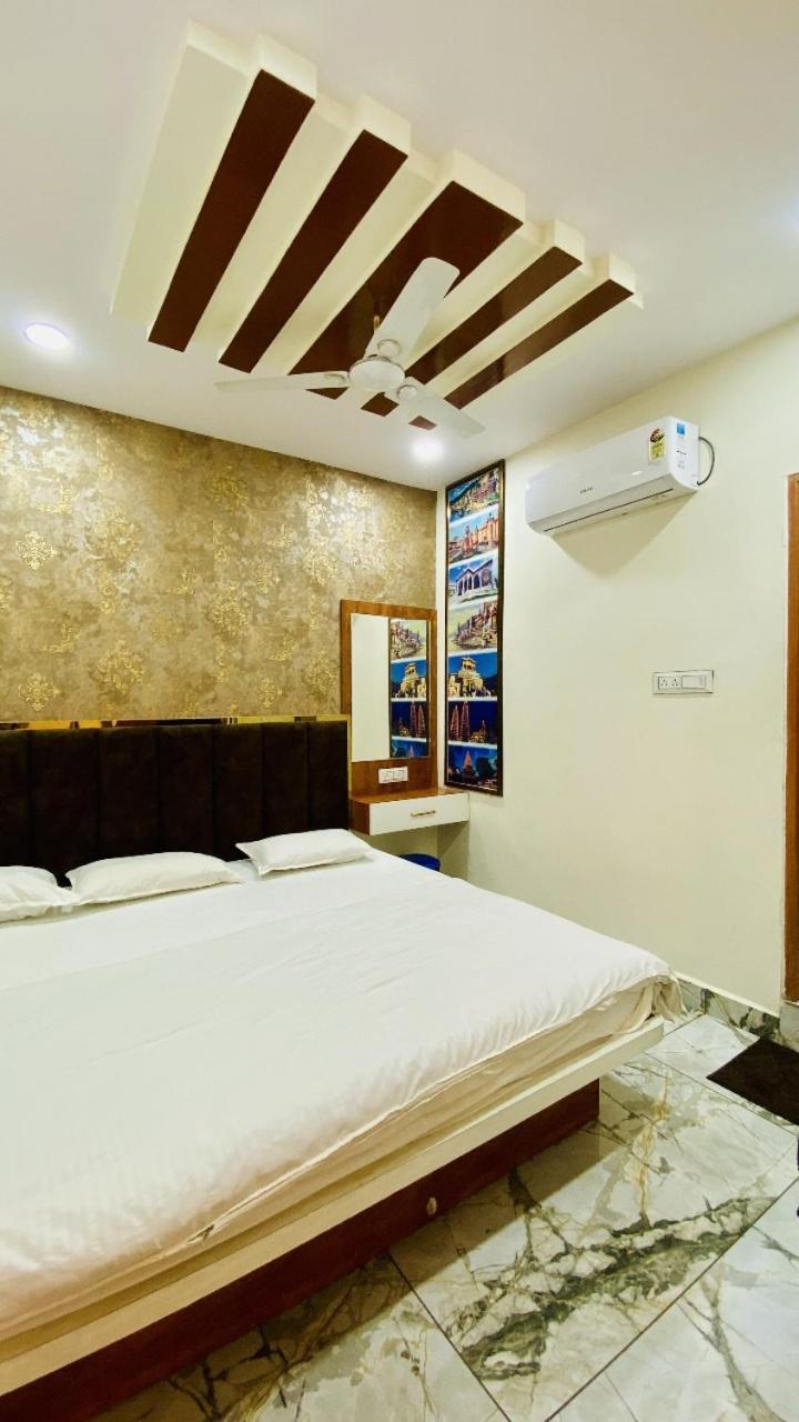 Hotel Malay Inn Uddzsaín Kültér fotó