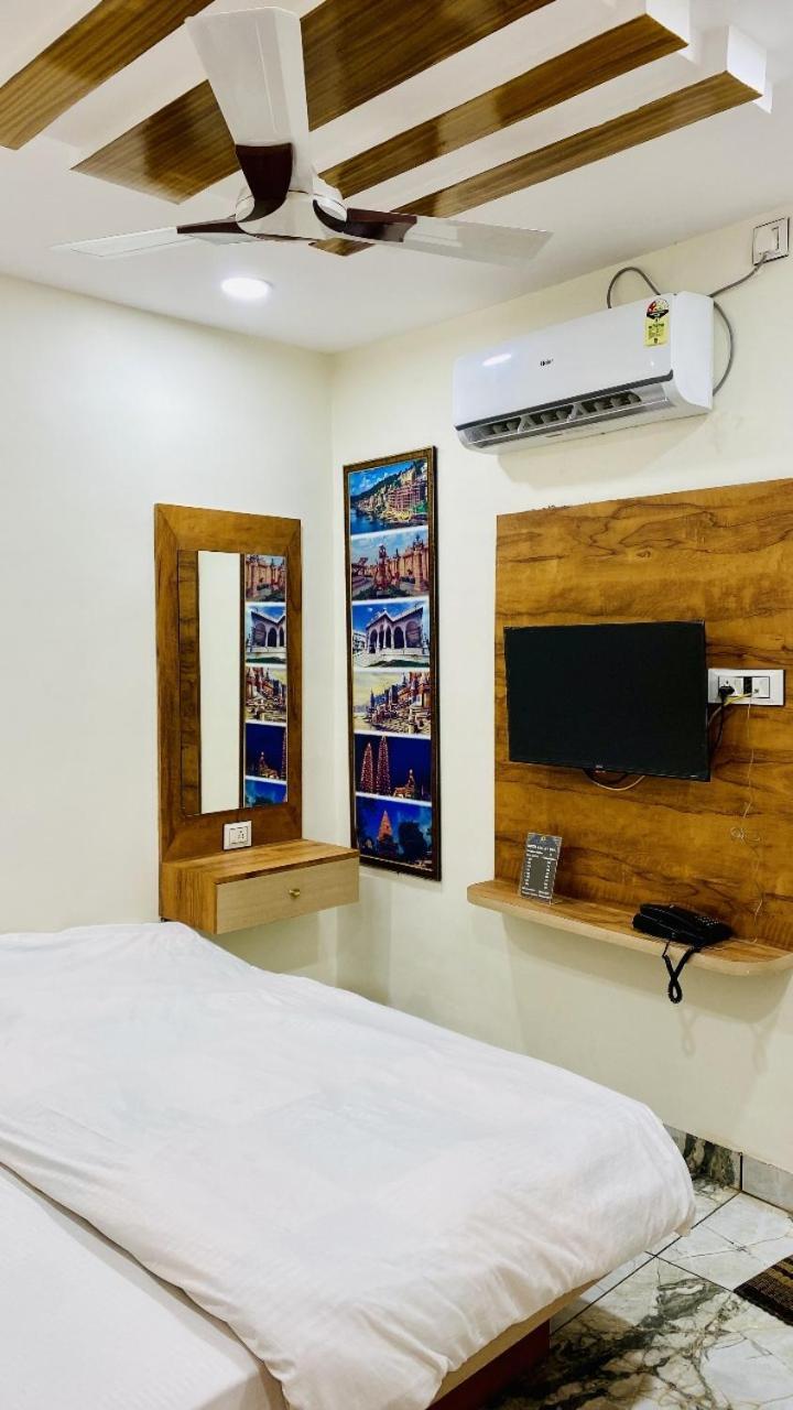 Hotel Malay Inn Uddzsaín Kültér fotó