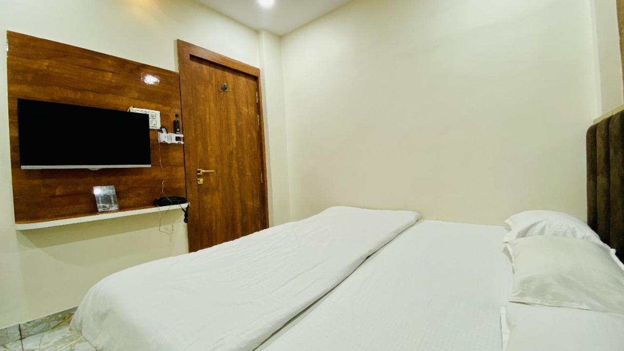 Hotel Malay Inn Uddzsaín Kültér fotó