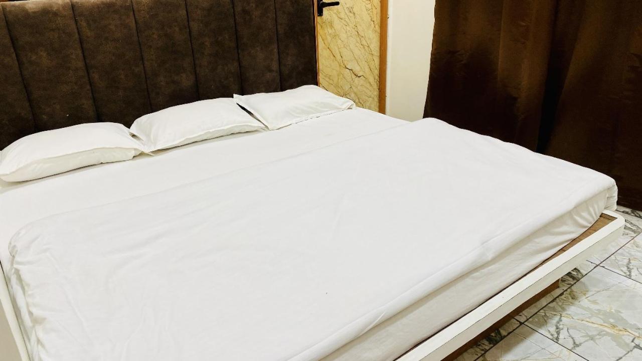 Hotel Malay Inn Uddzsaín Kültér fotó