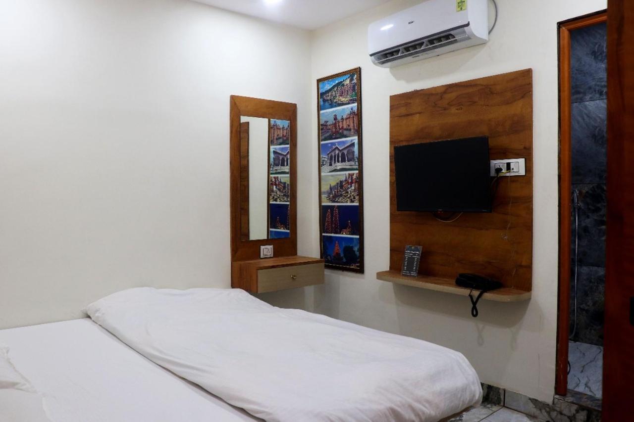 Hotel Malay Inn Uddzsaín Kültér fotó