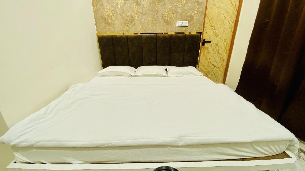 Hotel Malay Inn Uddzsaín Kültér fotó