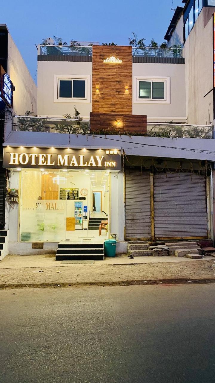 Hotel Malay Inn Uddzsaín Kültér fotó