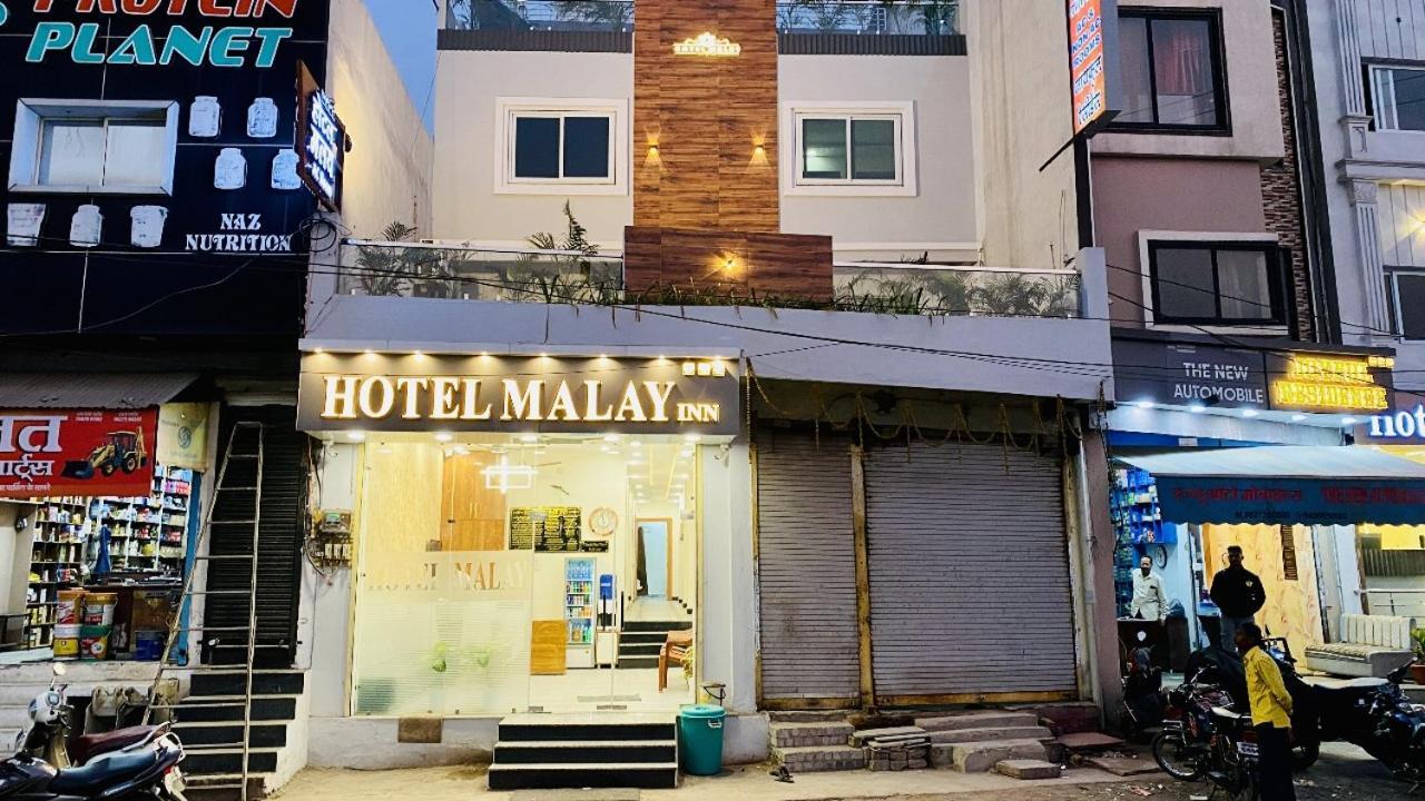 Hotel Malay Inn Uddzsaín Kültér fotó