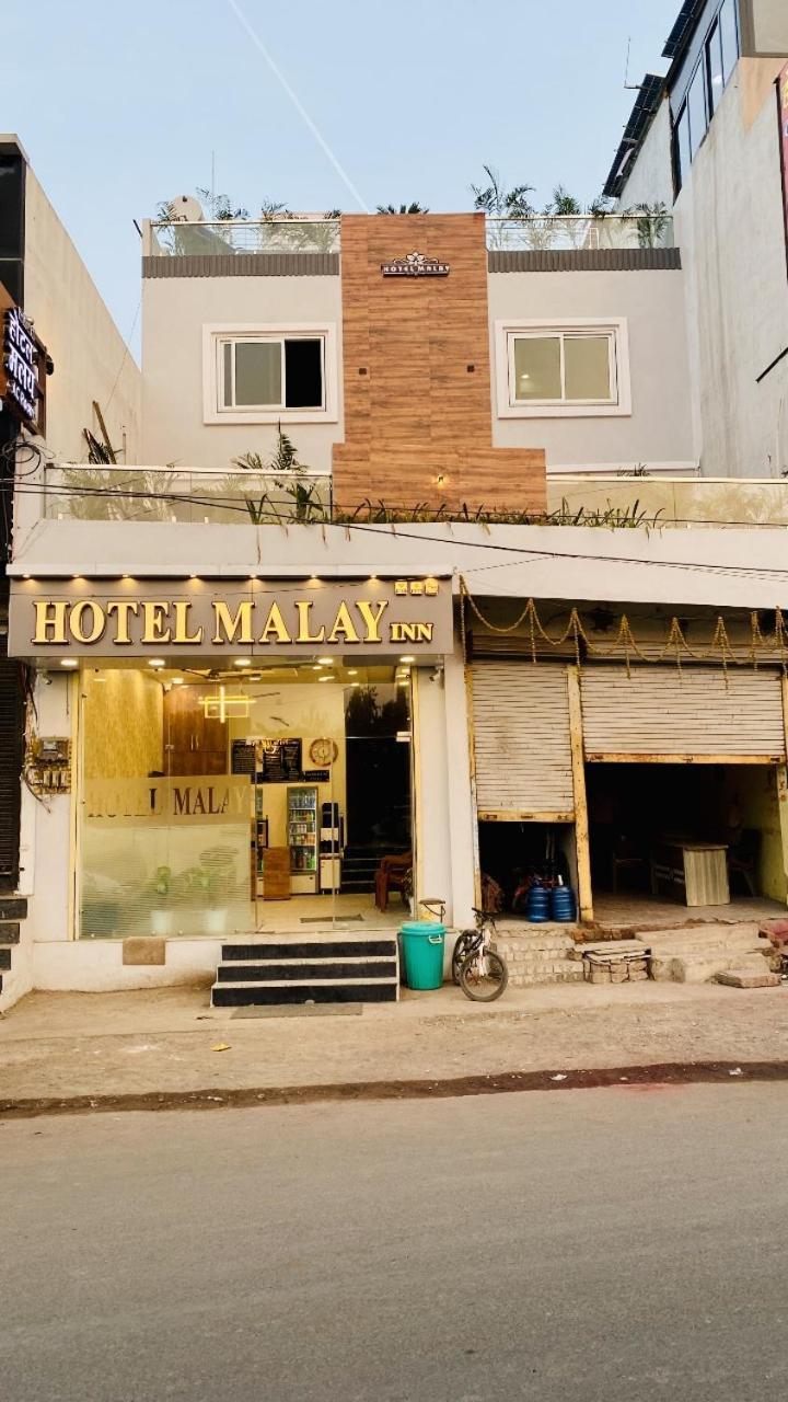 Hotel Malay Inn Uddzsaín Kültér fotó