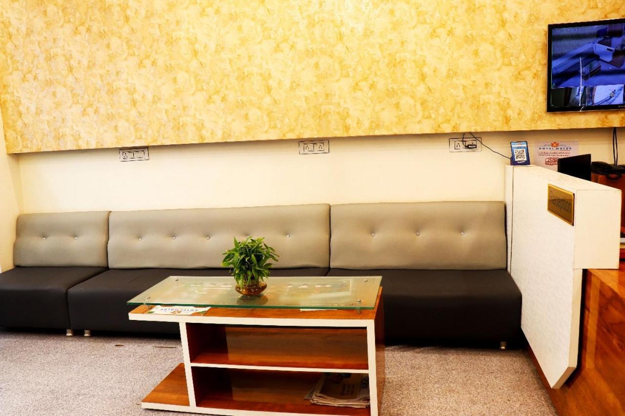 Hotel Malay Inn Uddzsaín Kültér fotó
